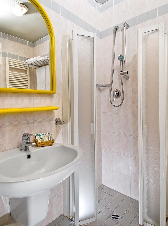Hotel Novella Misano Adriatico Zewnętrze zdjęcie