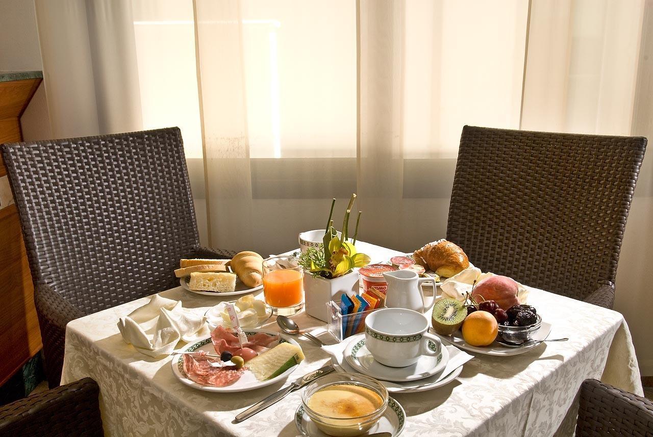 Hotel Novella Misano Adriatico Zewnętrze zdjęcie